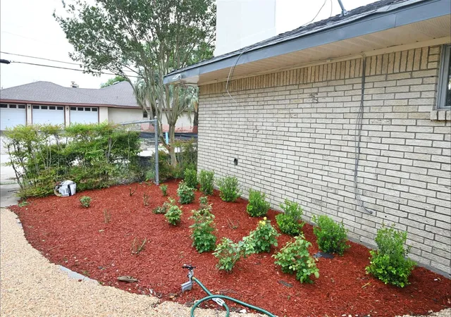 Photo 3 of Single family home for sale at 202 Coronation Dr, Houston, TX 77034 | MLS# 39918993 | Listing updated on 2026-08-01