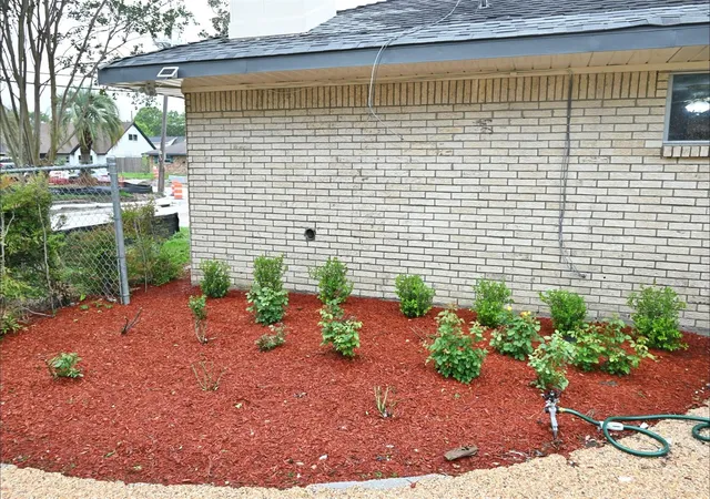 Photo 4 of Single family home for sale at 202 Coronation Dr, Houston, TX 77034 | MLS# 39918993 | Listing updated on 2026-08-01