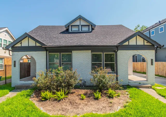 Photo 2 of Multi family home for sale at 2613 & 2615 Isabella St, Houston, TX 77004 | MLS# 84498366 | Listing updated on 2026-06-21
