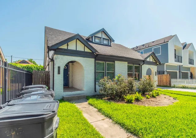 Photo 3 of Multi family home for sale at 2613 & 2615 Isabella St, Houston, TX 77004 | MLS# 84498366 | Listing updated on 2026-06-21