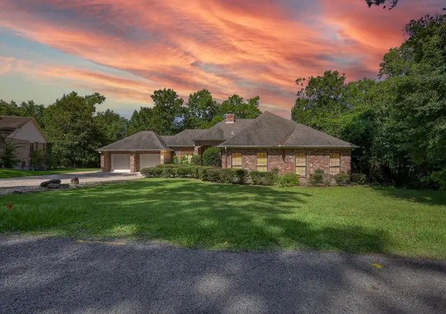 2nd image of 13777 Parkway Manor Dr, Willis, TX 77318 | MLS# 32586197