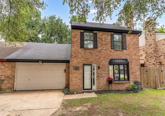 Photo 1 of Townhouse for sale at 9207 Barr Cir, Houston, TX 77080 | MLS# 41646163 | Listing updated on 2026-07-23