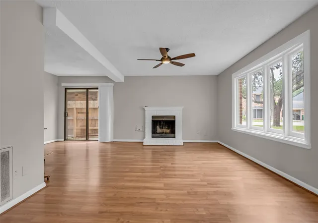 Photo 4 of Townhouse for sale at 9207 Barr Cir, Houston, TX 77080 | MLS# 41646163 | Listing updated on 2026-07-23