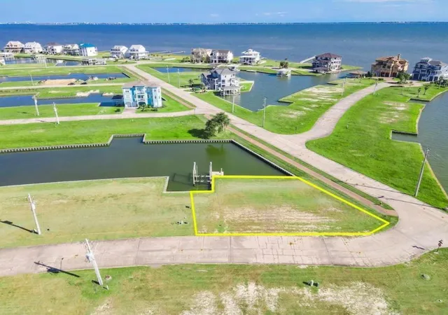 Photo 3 of Sale Pending at 1 Marathon, Hitchcock, TX 77563 | MLS# 49107806 | Listing updated on 2026-09-09