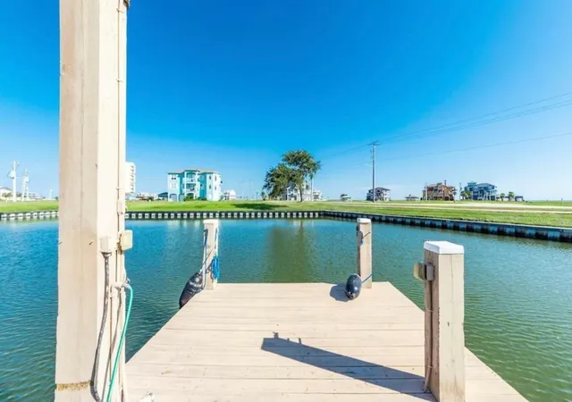 Photo 4 of Sale Pending at 1 Marathon, Hitchcock, TX 77563 | MLS# 49107806 | Listing updated on 2026-09-09