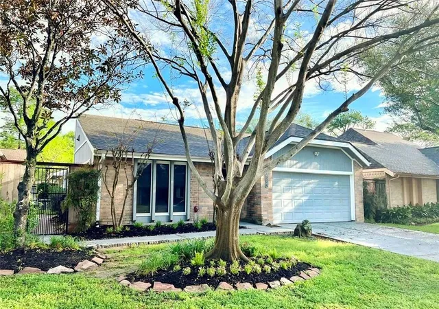 3rd image of 11954 Brook Meadows Ln, Meadows Place, TX 77477 | MLS# 92158761