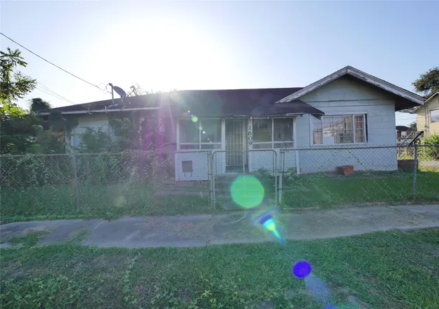 1st image of 1609 Hussion St, Houston, TX 77003 | MLS# 51440875