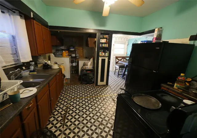 2nd image of 1609 Hussion St, Houston, TX 77003 | MLS# 51440875