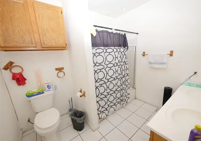 3rd image of 1609 Hussion St, Houston, TX 77003 | MLS# 51440875
