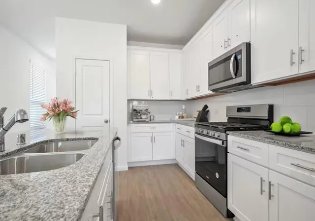 Photo 3 of Single family home for sale at 913 Silver Buckle Ln, Montgomery, TX 77356 | MLS# 21799663 | Listing updated on 2026-08-30