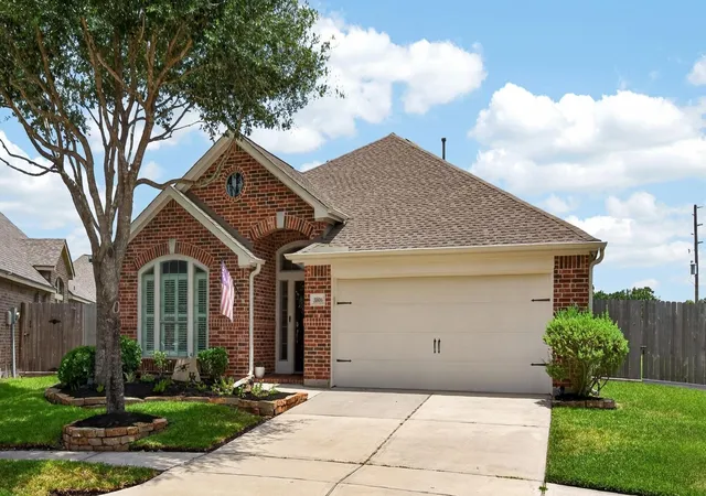 2nd image of 31806 Oak Thicket Ct, Conroe, TX 77385 | MLS# 18078425