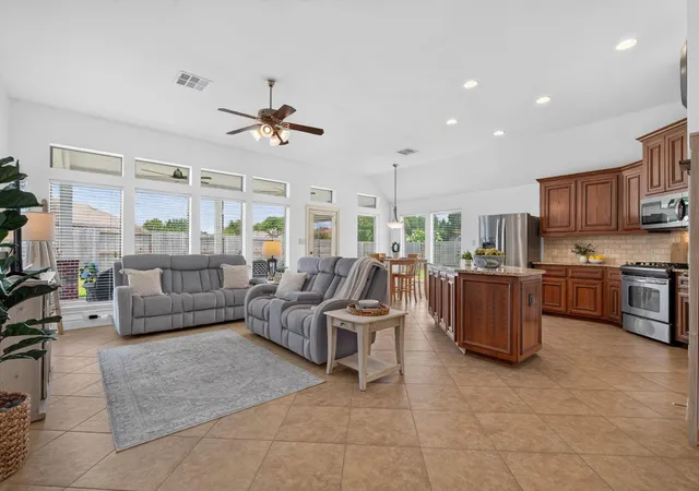 4th image of 31806 Oak Thicket Ct, Conroe, TX 77385 | MLS# 18078425