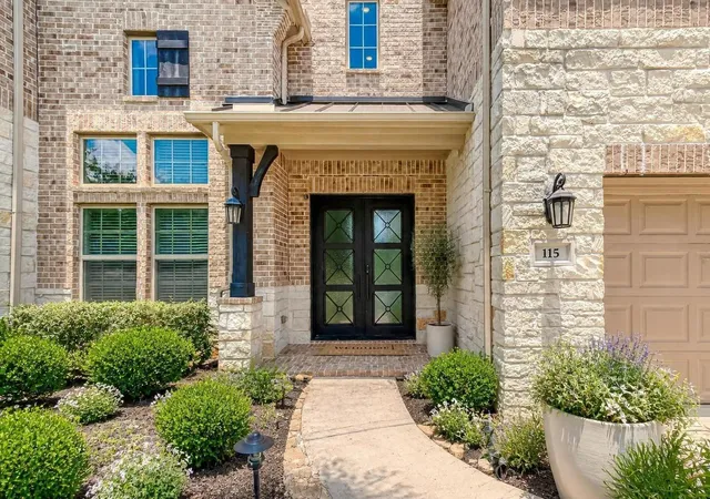 Photo 2 of Single family home for sale at 115 N Winter Sunrise Cir, Tomball, TX 77375 | MLS# 8995942 | Listing updated on 2026-10-07