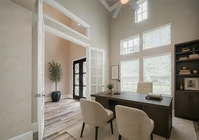 Photo 4 of Single family home for sale at 115 N Winter Sunrise Cir, Tomball, TX 77375 | MLS# 8995942 | Listing updated on 2026-10-07