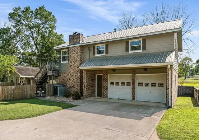 Photo 3 of Single family home for sale at 2355 Jackson League Cir, Brenham, TX 77833 | MLS# 62286314 | Listing updated on 2026-09-01