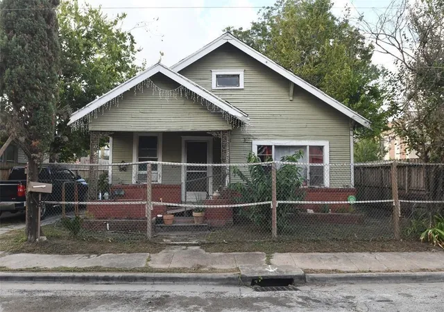 1st image of 3908 Bering St, Houston, TX 77003 | MLS# 45543722