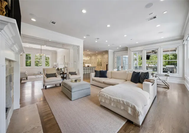 Photo 3 of Sale Pending at 7818 Bellewood Dr, Houston, TX 77055 | MLS# 68754474 | Listing updated on 2026-08-16