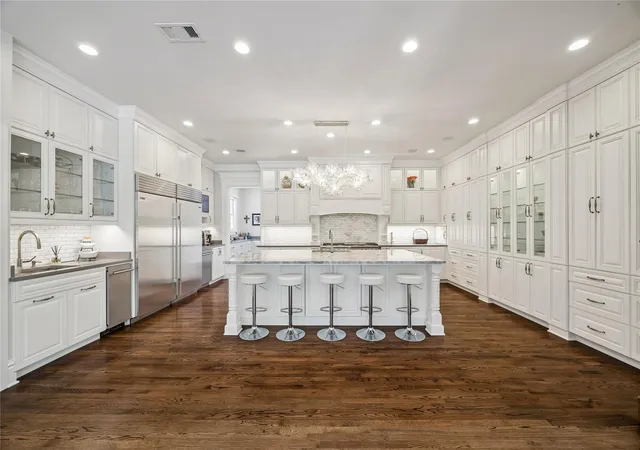 Photo 4 of Sale Pending at 7818 Bellewood Dr, Houston, TX 77055 | MLS# 68754474 | Listing updated on 2026-08-16