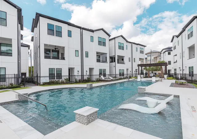 Photo 2 of Single family home for sale at 2806 Grand Fountains Dr #I, Houston, TX 77054 | MLS# 41155722 | Listing updated on 2025-10-28