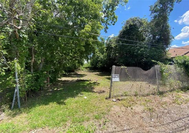 Photo 2 of Land for sale at 3710 Farmer St, Houston, TX 77020 | MLS# 14647960 | Listing updated on 2026-04-21