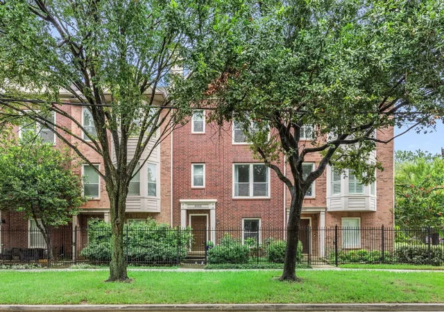 Photo 2 of Townhouse for sale at 3023 Austin St, Houston, TX 77004 | MLS# 73485124 | Listing updated on 2026-09-11