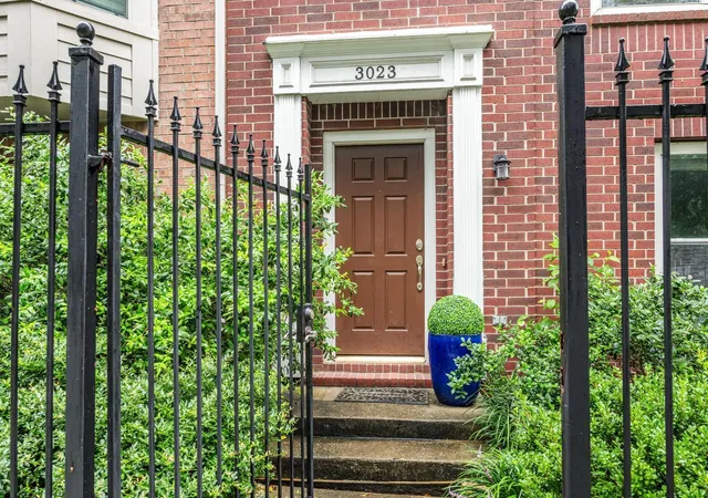 Photo 3 of Townhouse for sale at 3023 Austin St, Houston, TX 77004 | MLS# 73485124 | Listing updated on 2026-09-11