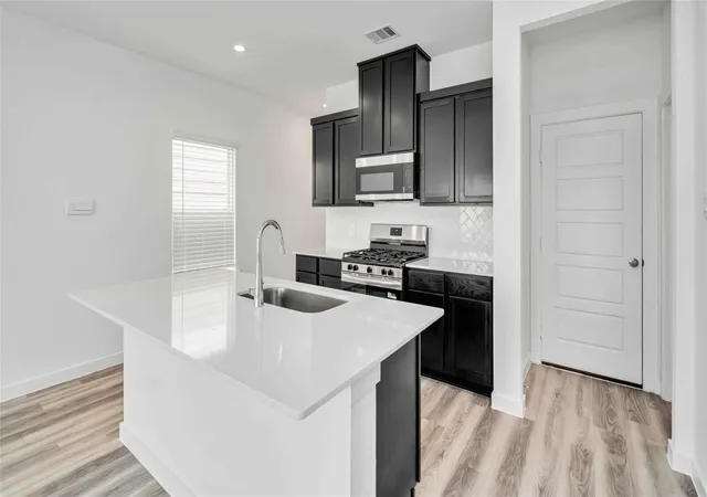 5th image of 12920 Ami And Tami Pl, Houston, TX 77048 | MLS# 25450271