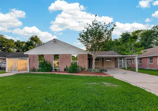 1st image of 11206 Huggins Dr, Houston, TX 77035 | MLS# 88495605