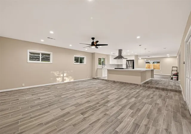 4th image of 11206 Huggins Dr, Houston, TX 77035 | MLS# 88495605