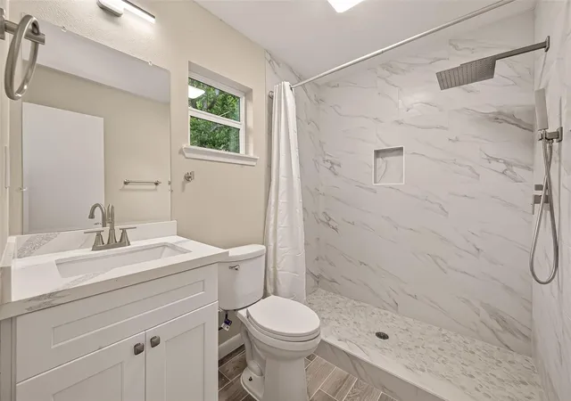 5th image of 11206 Huggins Dr, Houston, TX 77035 | MLS# 88495605