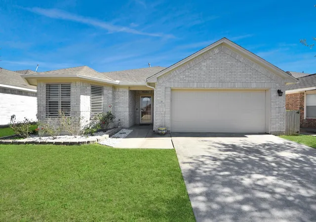 Photo 2 of Single family home for sale at 33 Clara Barton Ln, Galveston, TX 77551 | MLS# 35905169 | Listing updated on 2026-09-16