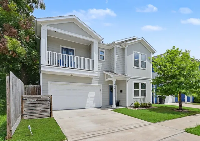 Photo 3 of Single family home for sale at 909 E 33rd Street, Houston, TX 77022 | MLS# 22951023 | Listing updated on 2026-08-23