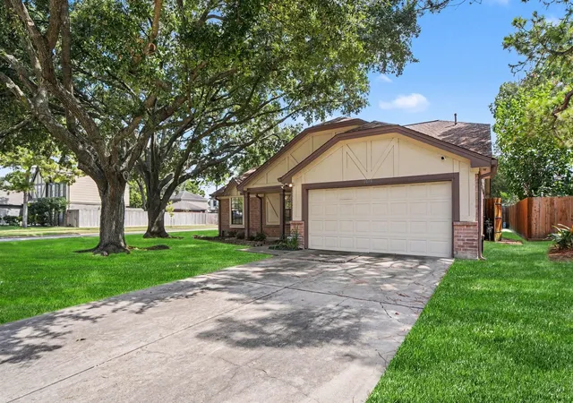 Photo 3 of Single family home for sale at 10038 Wayward Wind Ln, Houston, TX 77064 | MLS# 4156273 | Listing updated on 2026-09-12