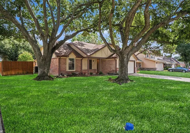 Photo 3 of Single family home for sale at 10038 Wayward Wind Ln, Houston, TX 77064 | MLS# 4156273 | Listing updated on 2026-09-12