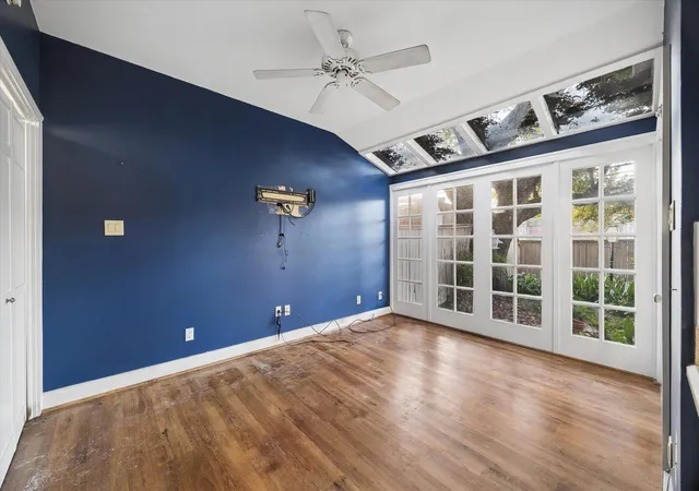 Photo 3 of Sale Pending at 1636 Vassar St, Houston, TX 77006 | MLS# 6173427 | Listing updated on 2026-09-01