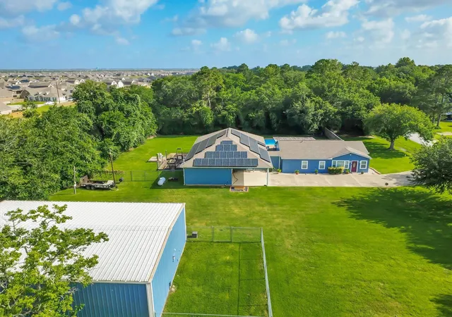 Photo 3 of Single family home for sale at 3632 W Meadow Ln, Dickinson, TX 77539 | MLS# 95883989 | Listing updated on 2026-08-28