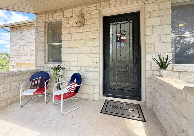 Homes for sale in Marble Falls, TX | 4846 Travis Oaks Dr, Marble Falls, TX 78654 | MLS# 2541295