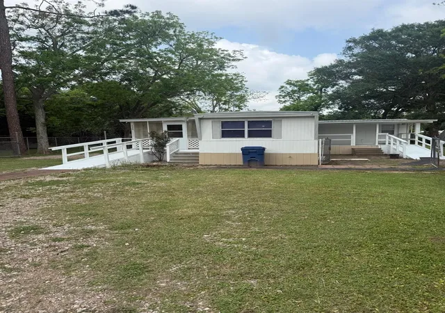 Photo 1 of Single family home for sale at 116 Ave C, Brazoria, TX 77422 | MLS# 91502497 | Listing updated on 2026-08-19