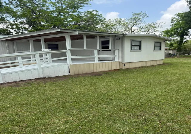 Photo 2 of Single family home for sale at 116 Ave C, Brazoria, TX 77422 | MLS# 91502497 | Listing updated on 2026-08-19