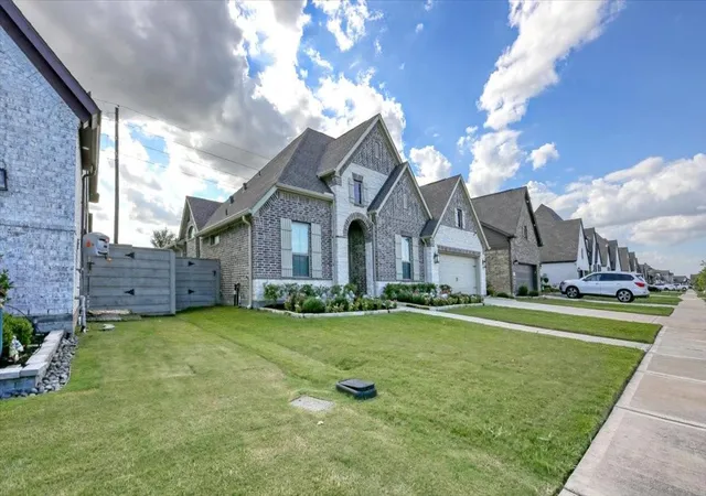 Photo 2 of Single family home for sale at 4718 Birch Knoll Trl, Manvel, TX 77578 | MLS# 25318946 | Listing updated on 2026-08-20