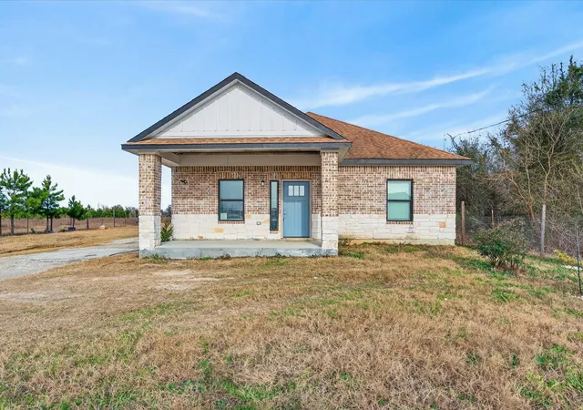 Photo 2 of Single family home for sale at 1833 County Rd 3556, Cleveland, TX 77327 | MLS# 11931260 | Listing updated on 2026-02-12