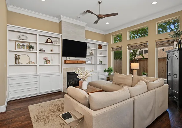 Photo 3 of Single family home for sale at 8222 Merlot Ln, Houston, TX 77055 | MLS# 43289151 | Listing updated on 2026-08-18