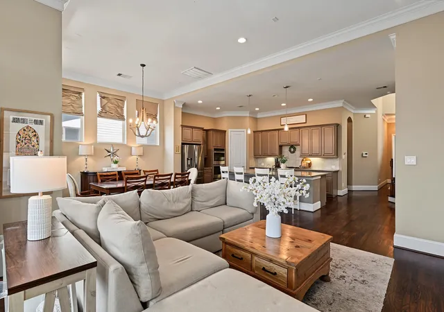 Photo 4 of Single family home for sale at 8222 Merlot Ln, Houston, TX 77055 | MLS# 43289151 | Listing updated on 2026-08-18