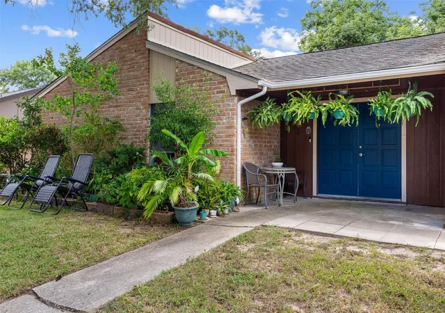 Photo 3 of Single family home for sale at 2610 Rolling Glen Dr, Spring, TX 77373 | MLS# 62674157 | Listing updated on 2026-08-07