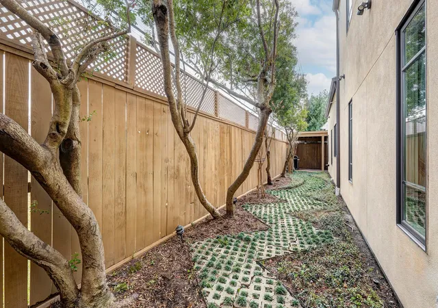 29th image of 16 Lana Ln #B, Houston, TX 77027 | MLS# 45982486