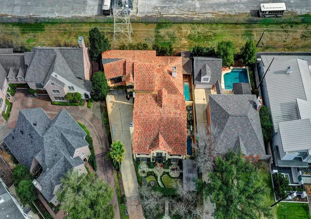 Homes for sale in Houston, TX | 16 Lana Ln #B, Houston, TX 77027 | MLS# 45982486
