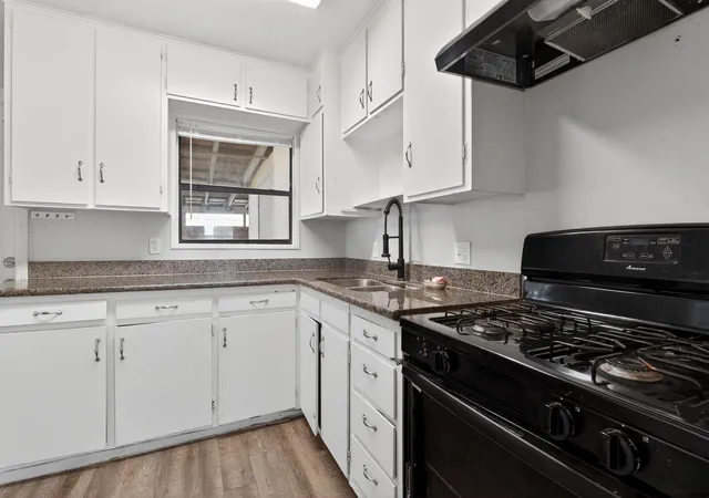 5th image of 315 Acacia St, Lake Jackson, TX 77566 | MLS# 20286392