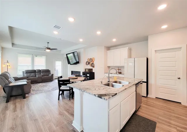 Photo 3 of Single family home for sale at 2818 Bluebonnet Ridge Dr, Conroe, TX 77304 | MLS# 92004213 | Listing updated on 2026-08-10