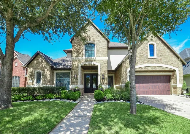 1st image of 2015 Shadow Bend Dr, Sugar Land, TX 77479 | MLS# 80255343