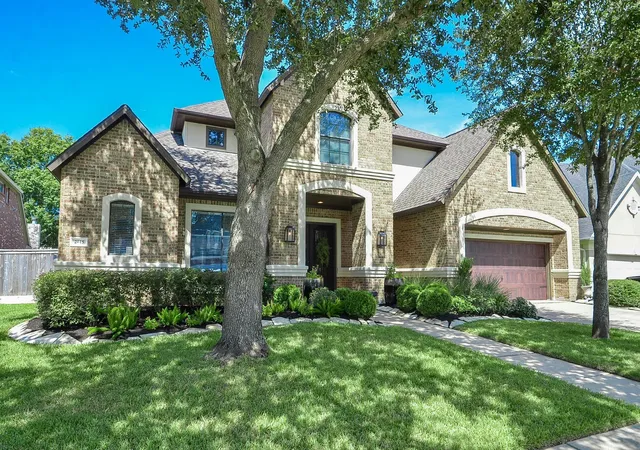 2nd image of 2015 Shadow Bend Dr, Sugar Land, TX 77479 | MLS# 80255343